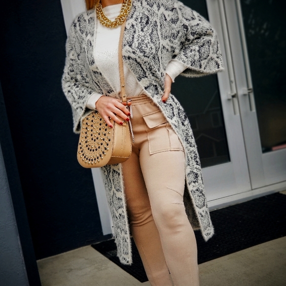 TREND DOLLA So soft Snake Print Super Soft Fuzzy C - Picture 7 of 10